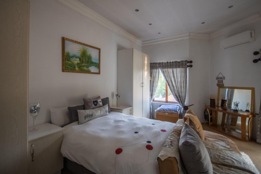 5 Bedroom Property for Sale in Birdwood Estate North West